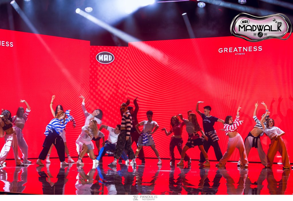 MadWalk 2025 by Three Cents: Η μόδα και η μουσική «έγραψαν ιστορία» σε ένα sold-out show – Δείτε τα highlights