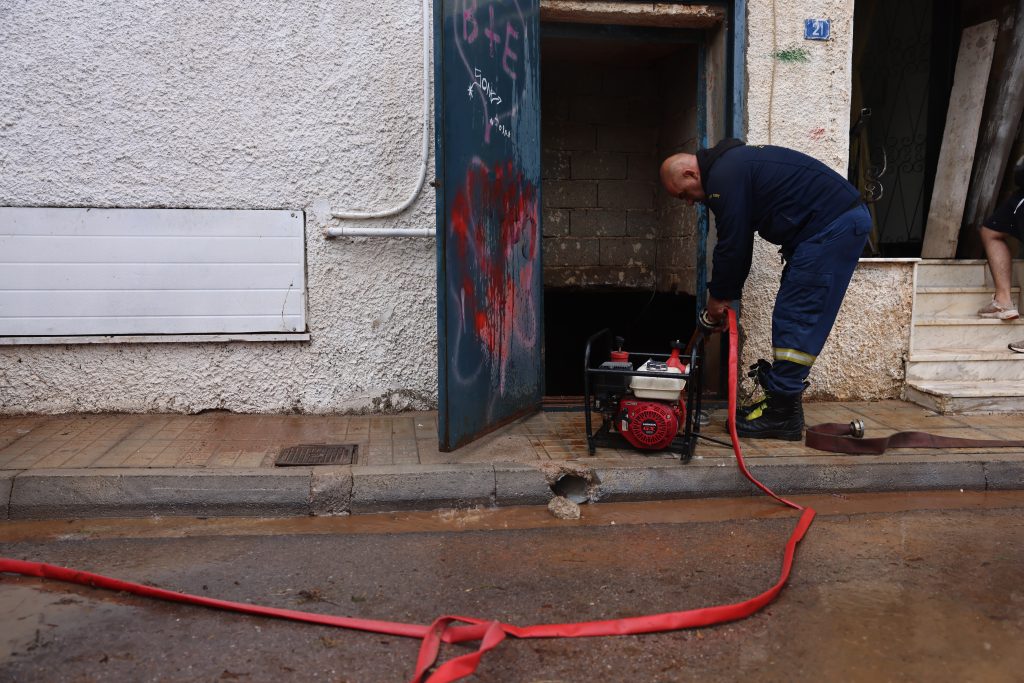 Έσπασε αγωγός ύδρευσης στη Μάνδρα –  Έκτακτη διακοπή υδροδότησης