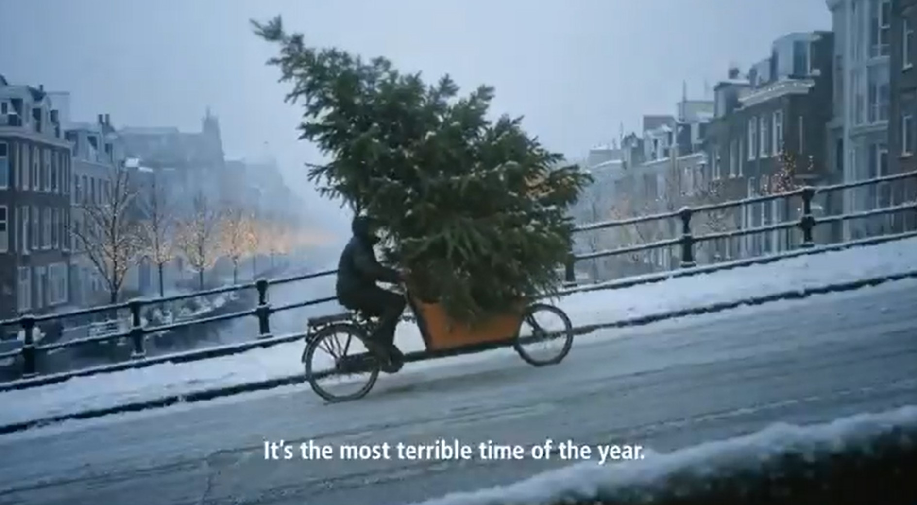 Σφοδρή κριτική για χριστουγεννιάτικη διαφήμιση με ΑΙ των McDonald’s – Αποσύρθηκε λόγω των αντιδράσεων