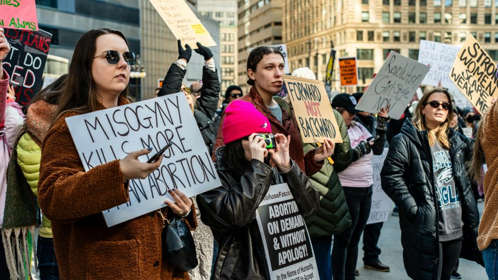 Βρετανία: Πρόγραμμα 20 εκατομμυρίων για την καταπολέμηση του μισογυνισμού στα παιδιά!