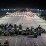 Ανάμεσα σε Συμπληγάδες η χριστουγεννιάτικη έξοδος: Κόντρα αγροτών – Αστυνομίας για τις διελεύσεις