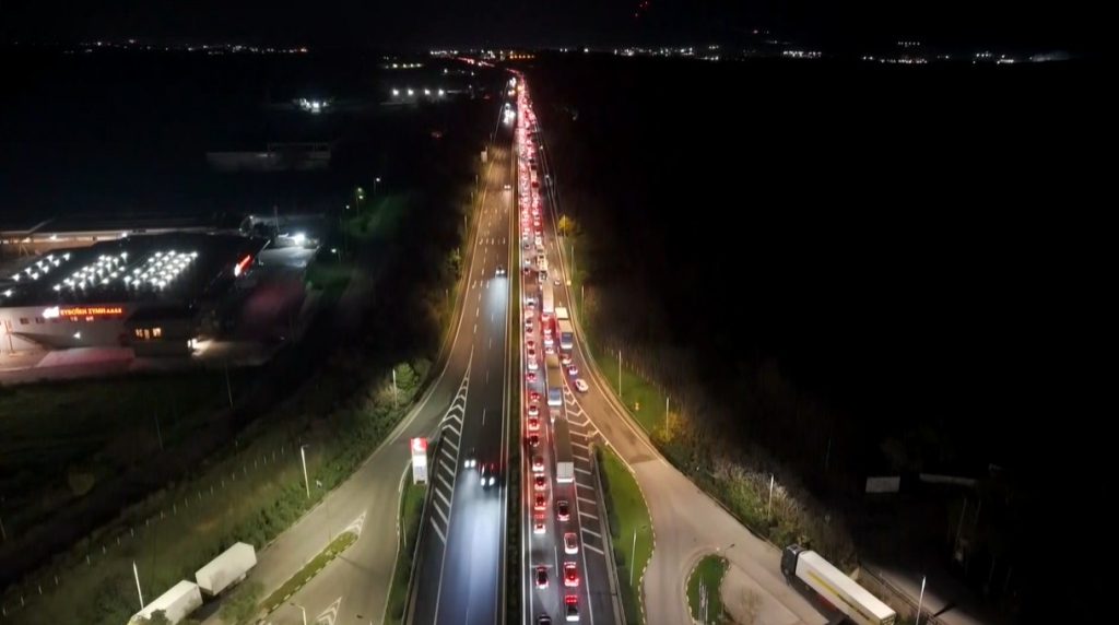 Ανοίγουν επιπλέον λωρίδες κυκλοφορίας οι αγρότες σε Σχηματάρι, Κάστρο, Αμφίκλεια και Ριτσώνα