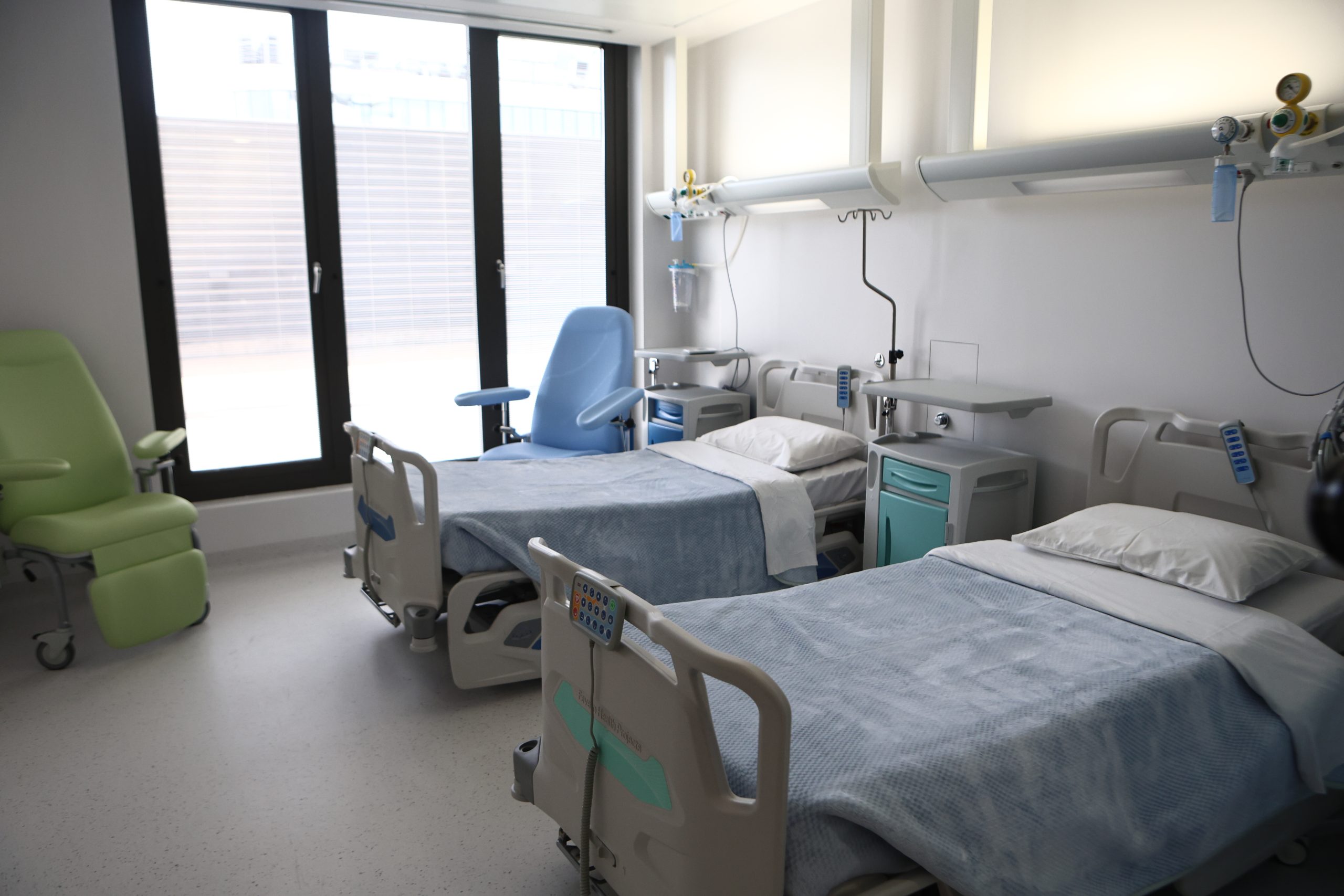 &Sigma;&omicron;&beta;&alpha;&rho;ό&sigmaf; &tau;&rho;&alpha;&upsilon;&mu;&alpha;&tau;&iota;&sigma;&mu;ό&sigmaf; 9&chi;&rho;&omicron;&nu;&omicron;&upsilon; &alpha;&pi;ό &beta;&epsilon;&gamma;&gamma;&alpha;&lambda;&iota;&kappa;ό &sigma;&tau;&eta; &Rho;&omicron;&delta;ό&pi;&eta; - &Alpha;&gamma;&omega;&nu;ί&alpha; &gamma;&iota;&alpha; &tau;&eta;&nu; ό&rho;&alpha;&sigma;ή &tau;&omicron;&upsilon;