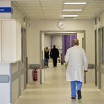 Δραματική εξέλιξη στο Αίγιο: Νεκρός ο ασθενής – μποξέρ που ξυλοκόπησε γιατρό μέσα στο νοσοκομείο, λέει ο πρόεδρος της ΠΟΕΔΗΝ