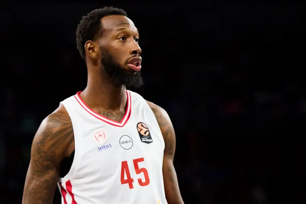 Σερβικό σενάριο… φαντασίας για «ανταλλαγή» Ντόντα Χολ – Ταϊρίκ Τζόουνς