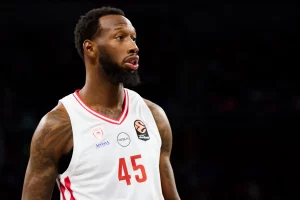 Σερβικό σενάριο… φαντασίας για «ανταλλαγή» Ντόντα Χολ – Ταϊρίκ Τζόουνς