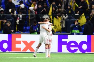 Με άνεση, ψυχραιμία και αέρα υπεροχής