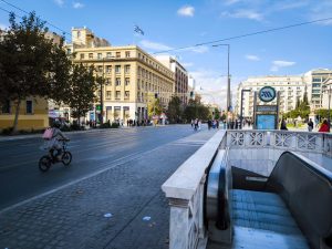 «Στην Πανεπιστημίου, η ζωή κυλούσε γοργή, παλαβή, θορυβώδης»