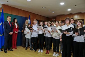 Παπασταύρου- Γκίλφοϊλ: Ενέργεια, συνεργασία και κάλαντα