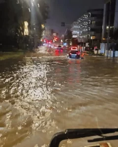 Ένα με τη θάλασσα έγινε η Παραλιακή – Απίστευτες πλημμύρες στην Αθήνα