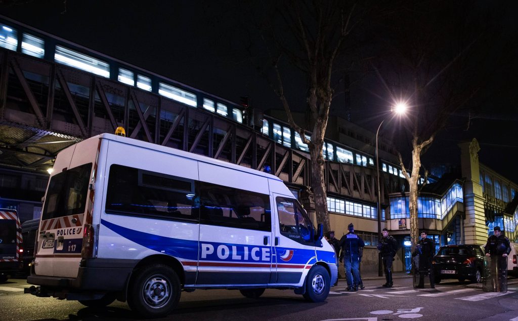 Επίθεση με μαχαίρι στο μετρό του Παρισιού – Τρεις γυναίκες τραυματίστηκαν