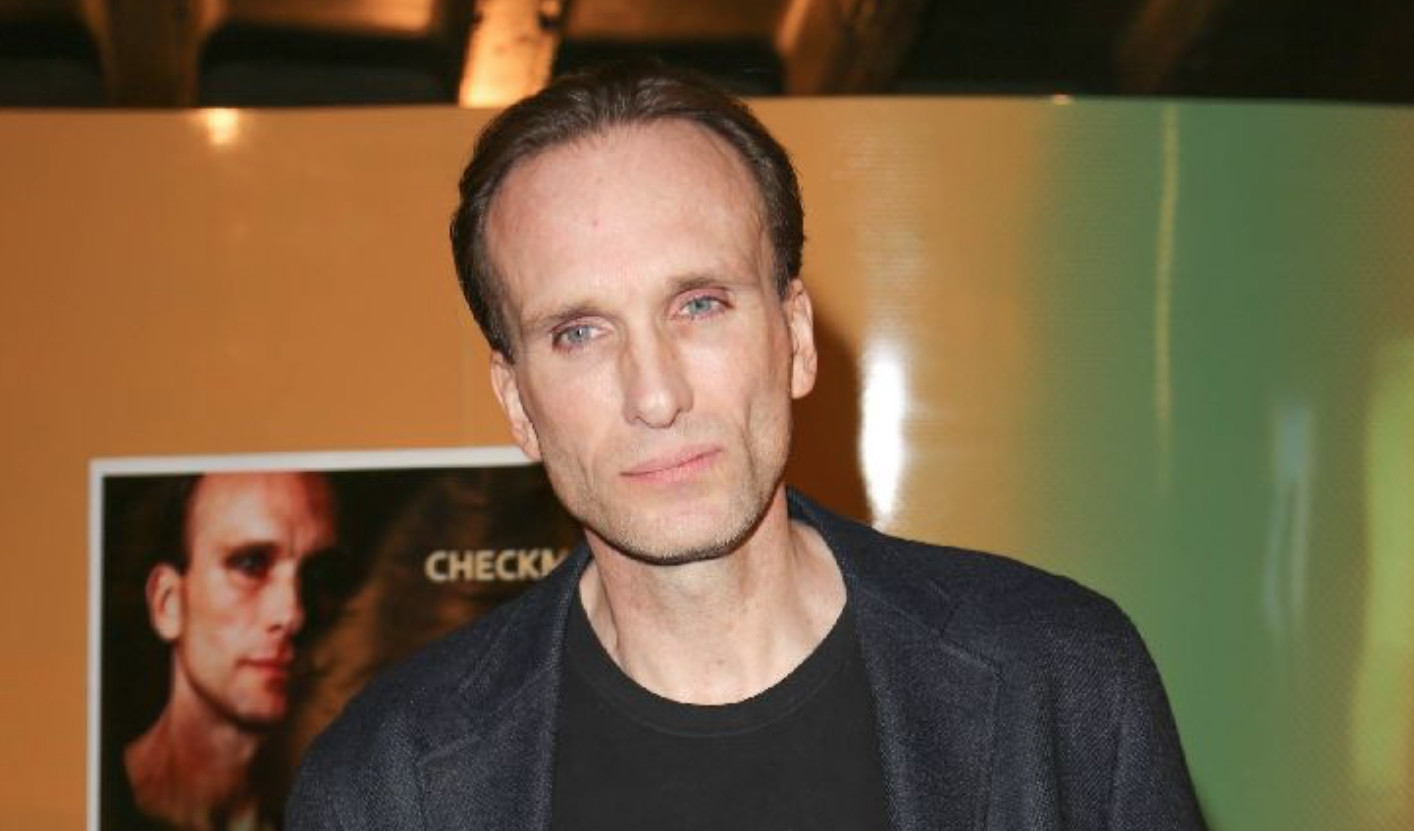 Θρίλερ με τον θάνατο του Peter Greene: Μέσα σε λίμνη αίματος εντοπίστηκε η σορός του – Το μυστήριο σημείωμα δίπλα του