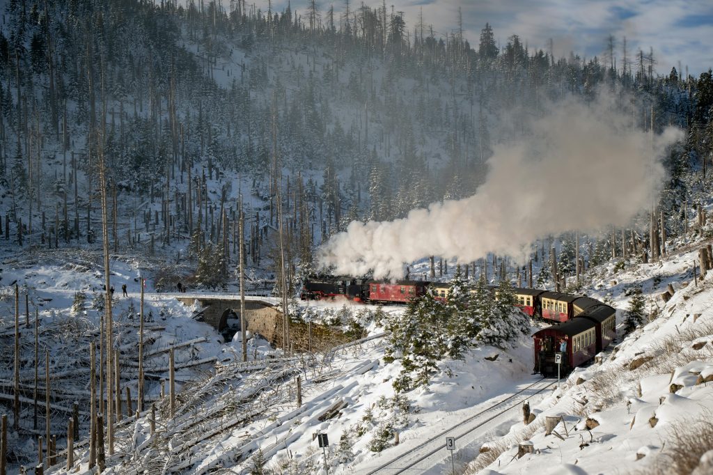 Χριστούγεννα: 10 εκπληκτικά ταξίδια με τρένο στα χειμερινά στολίδια της Ευρώπης
