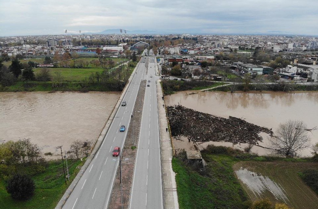 Κακοκαιρία Byron: Σε αυξημένη επιφυλακή ο δήμος Λαρισαίων – Απειλή η στάθμη του Πηνειού