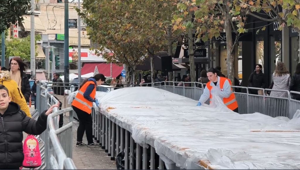 Περιστέρι: Πόσο μεγάλη μπορεί να είναι μία βασιλόπιτα με 6,2 τόνους αλεύρι και 6.500 αβγά;