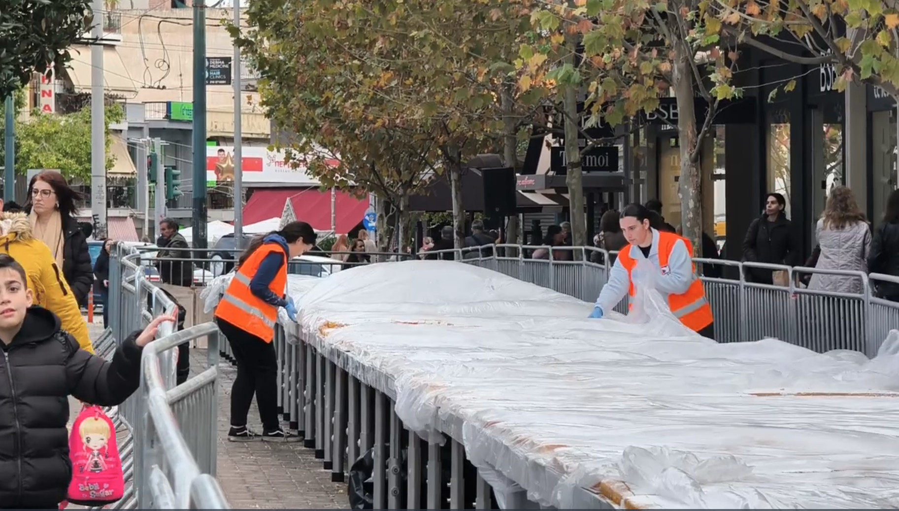 &Pi;&epsilon;&rho;&iota;&sigma;&tau;έ&rho;&iota;: &Pi;ό&sigma;&omicron; &mu;&epsilon;&gamma;ά&lambda;&eta; &mu;&pi;&omicron;&rho;&epsilon;ί &nu;&alpha; &epsilon;ί&nu;&alpha;&iota; &mu;ί&alpha; &beta;&alpha;&sigma;&iota;&lambda;ό&pi;&iota;&tau;&alpha; &mu;&epsilon; 6,2 &tau;ό&nu;&omicron;&upsilon;&sigmaf; &alpha;&lambda;&epsilon;ύ&rho;&iota; &kappa;&alpha;&iota; 6.500 &alpha;&beta;&gamma;ά;