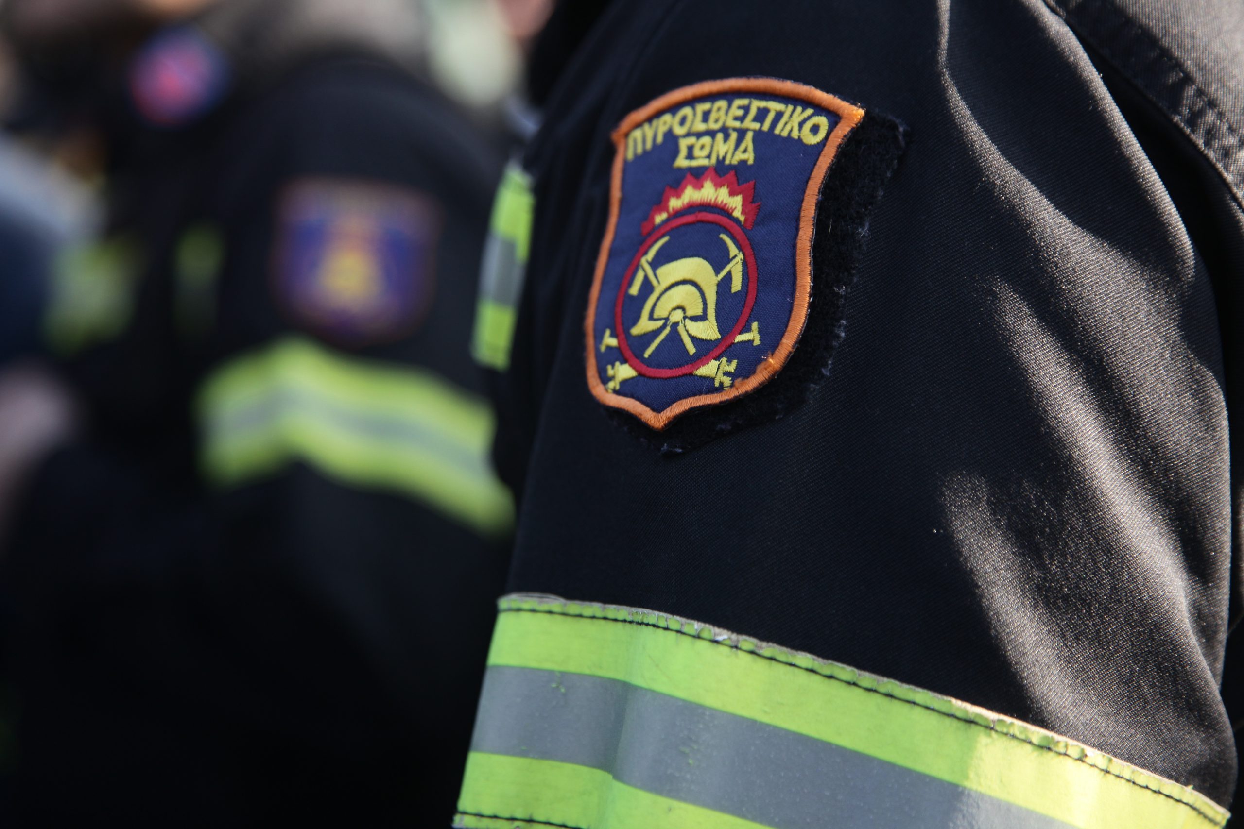 &Theta;&rho;ί&lambda;&epsilon;&rho; &mu;&epsilon; &tau;&omicron;&upsilon;&sigmaf; &delta;ύ&omicron; &eta;&lambda;&iota;&kappa;&iota;&omega;&mu;έ&nu;&omicron;&upsilon;&sigmaf; &alpha;&delta;&epsilon;&rho;&phi;&omicron;ύ&sigmaf; &pi;&omicron;&upsilon; &beta;&rho;έ&theta;&eta;&kappa;&alpha;&nu; &nu;&epsilon;&kappa;&rho;&omicron;ί &mu;&epsilon;&tau;ά &alpha;&pi;ό &phi;&omega;&tau;&iota;ά: &Omicron;&iota; &pi;έ&nu;&tau;&epsilon; &delta;&iota;&alpha;&theta;ή&kappa;&epsilon;&sigmaf; &kappa;&alpha;&iota; &eta; ά&phi;&alpha;&nu;&tau;&eta; &omicron;&iota;&kappa;&iota;&alpha;&kappa;ή &beta;&omicron;&eta;&theta;ό&sigmaf;