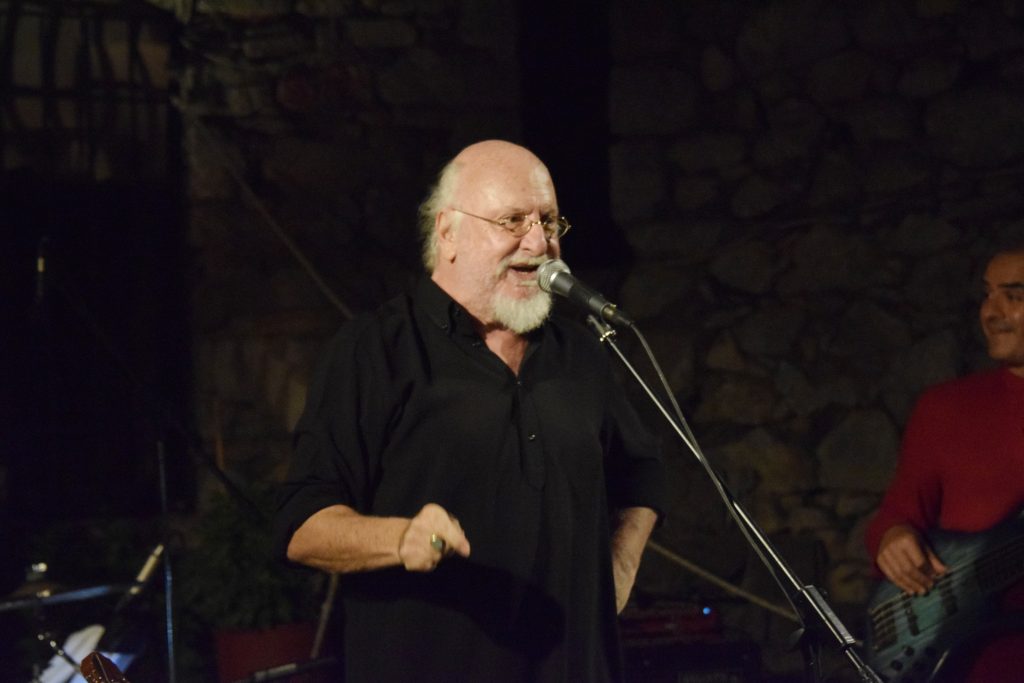 Η μακρινή απουσία του Διονύση