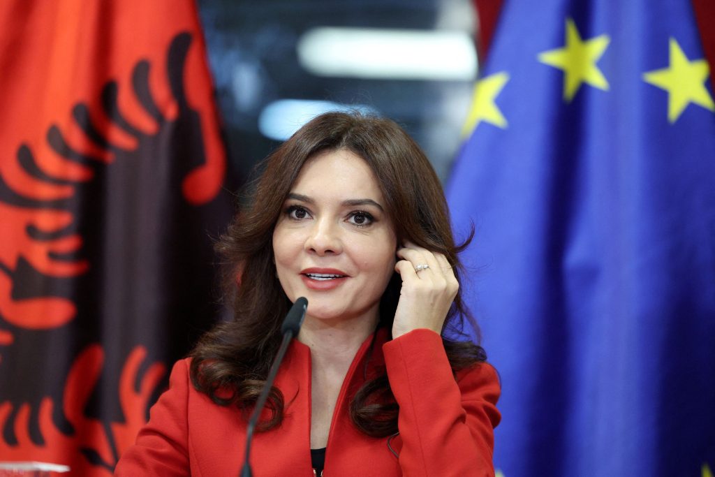 Ελίζα Σπιροπάλι στα «ΝΕΑ»: «Ερχομαι στην Αθήνα να συζητήσουμε για τα πάντα»