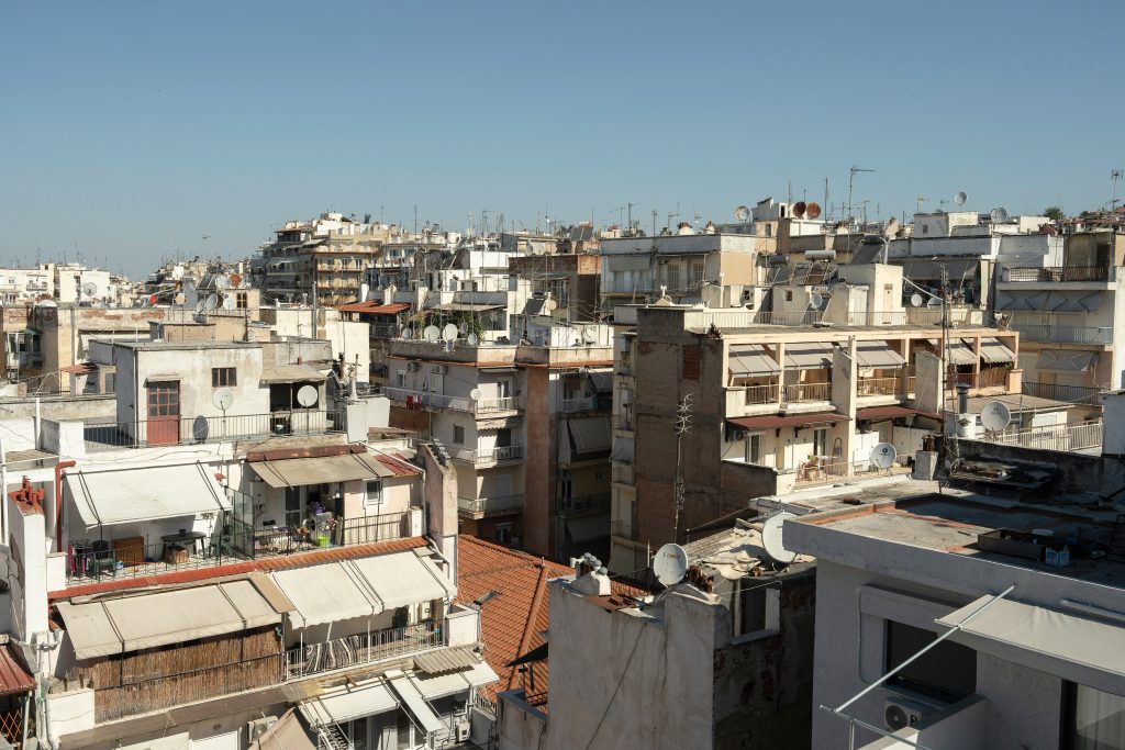 Τα έξι μέτρα για το στεγαστικό: Τα κριτήρια για τις επιδοτήσεις ανακαίνισης – Ποιες ομάδες θα λάβουν επιστροφή δυο ενοικίων