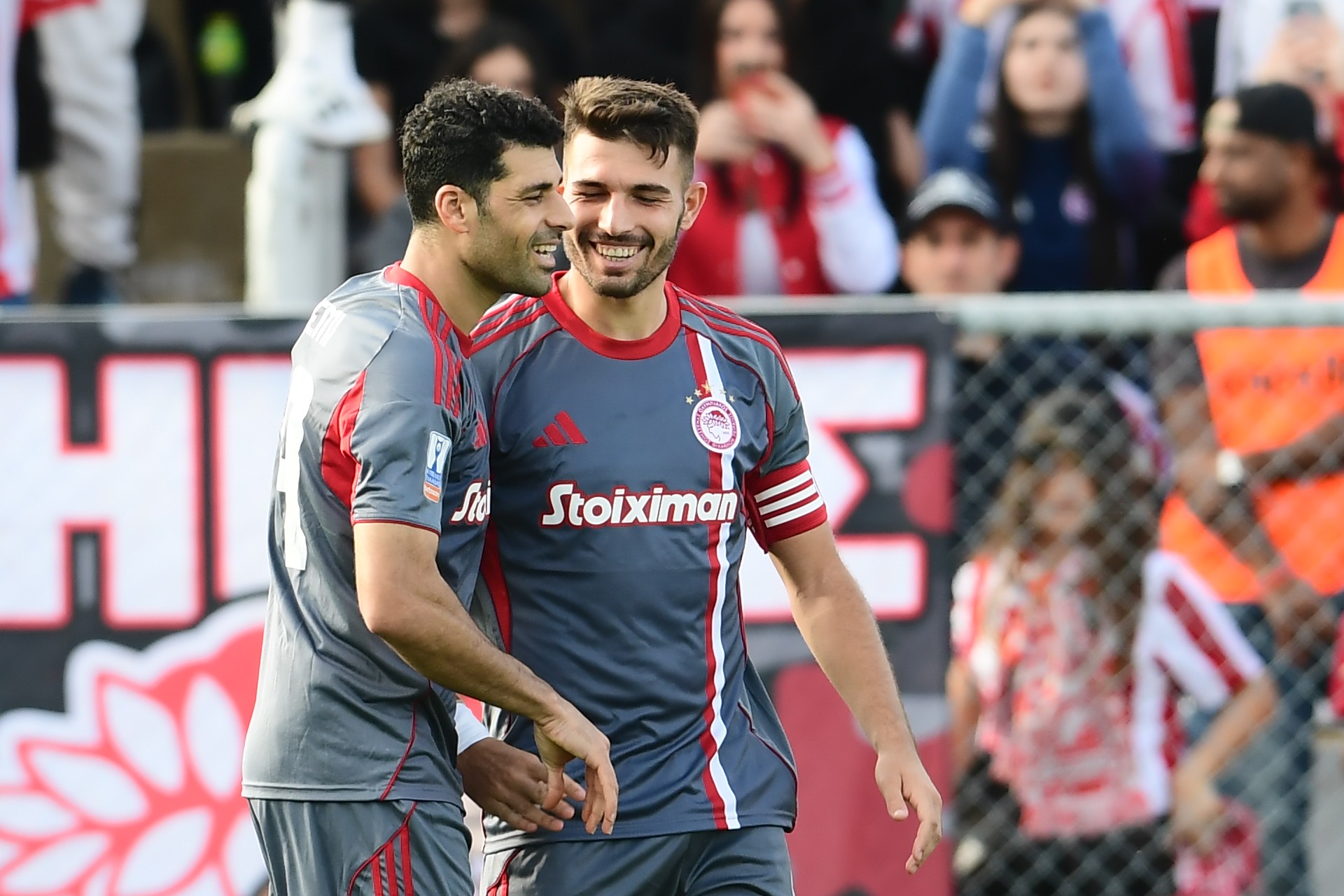 Ο Ταρέμι διπλασίασε το προβάδισμα του Ολυμπιακού, μείωσαν οι γηπεδούχοι αμέσως μετά (vids)