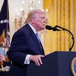 Ο  Τραμπ διατάσσει πλήρη ναυτικό αποκλεισμό της Βενεζουέλας – Χαρακτήρισε το καθεστώς Μαδούρο «τρομοκρατική οργάνωση»