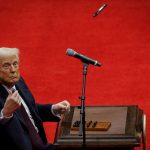 Συνταρακτικές αποκαλύψεις για Τραμπ, Μασκ και Τζέι Ντι Βανς από την προσωπάρχη του Λευκού Οίκου