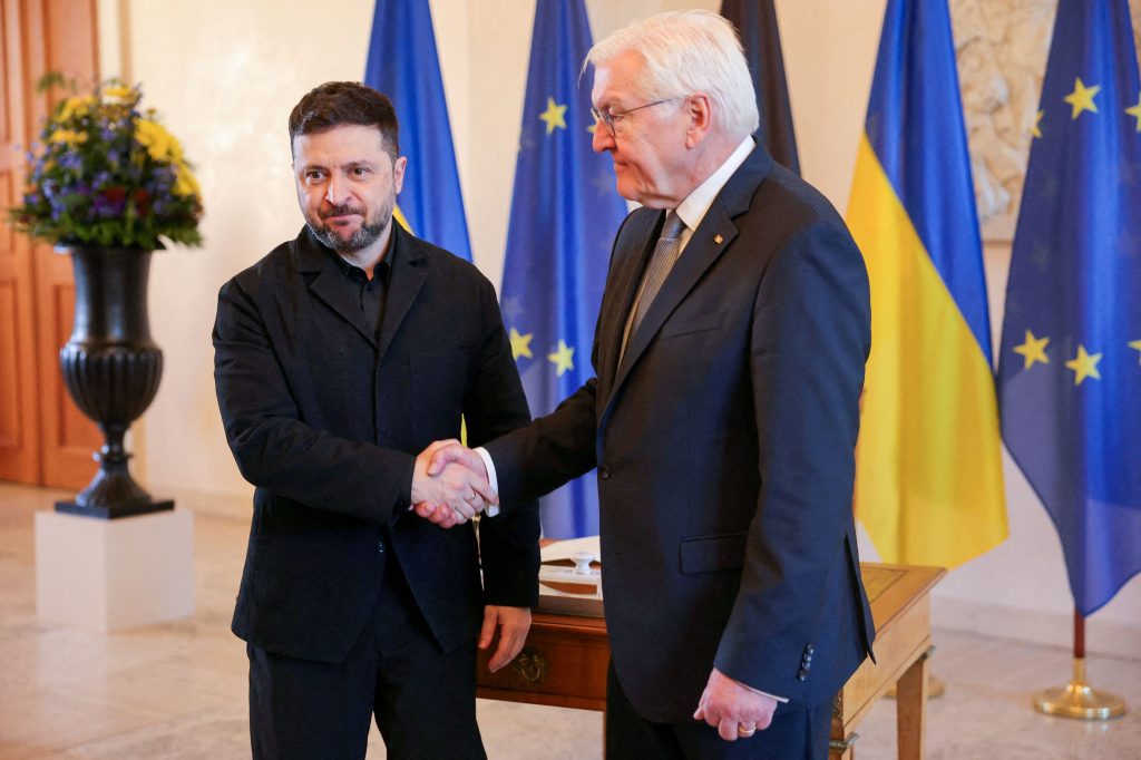 Κρίσιμες διαβουλεύσεις στο Βερολίνο: Ολοκληρώθηκαν οι συνομιλίες ΗΠΑ – Ουκρανίας