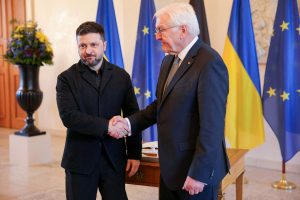 Κρίσιμες διαβουλεύσεις στο Βερολίνο: Ολοκληρώθηκαν οι συνομιλίες ΗΠΑ – Ουκρανίας