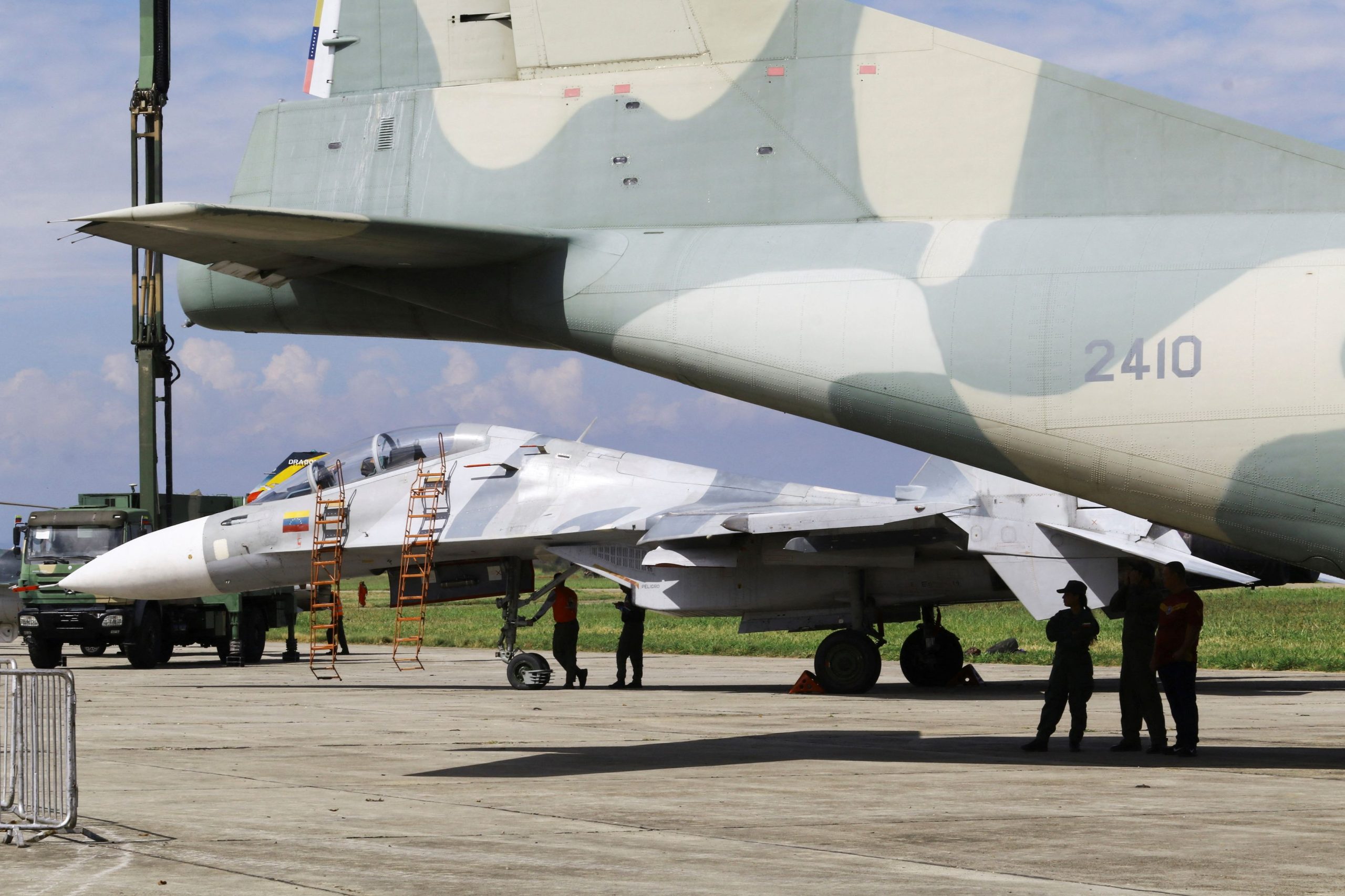 Ο Τραμπ συγκεντρώνει στρατό στην Καραϊβική και σφίγγει τον κλοιό γύρω από τον Μαδούρο