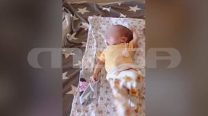 Θρίλερ με μωρό 5 μηνών που πέθανε στο κρεβάτι των γονιών του: Το δράμα και η εφιαλτική πρόβλεψη της γιαγιάς