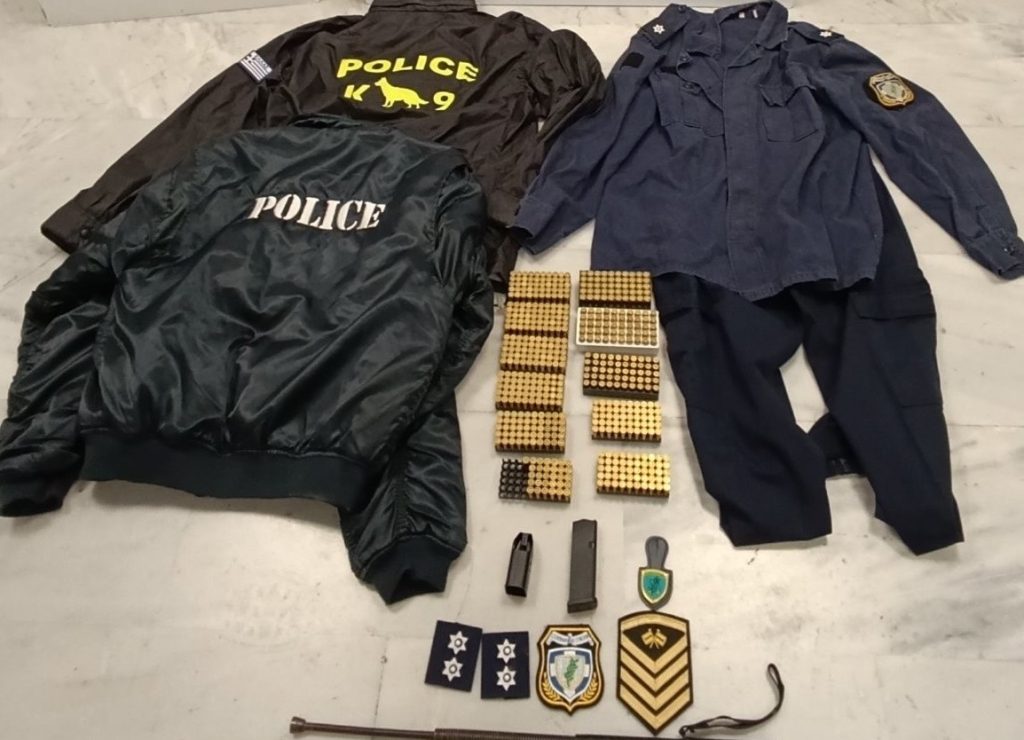 Συνελήφθη 53χρονος με στολές της Αστυνομίας και του Πολεμικού Ναυτικού