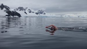 Τα οφέλη της χειμερινής κολύμβησης και οι συστάσεις