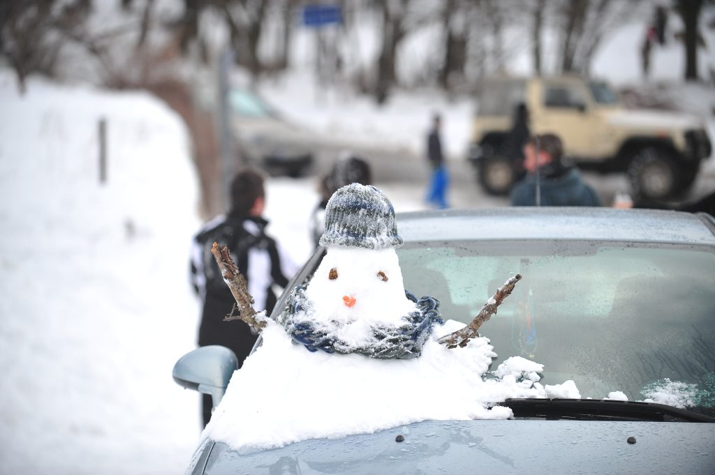 Live η πορεία της πολικής εισβολής: Πού πέφτουν τα πρώτα χιόνια – Εικόνες από τα λευκά τοπία σε όλη τη χώρα