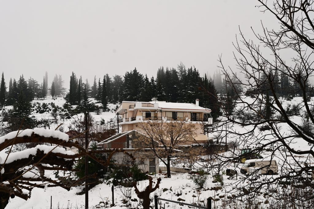 Καιρός: Ακόμα και χιόνια στην Αττική παραμονή Πρωτοχρονιάς – Βουτιά της θερμοκρασίας τις επόμενες ώρες