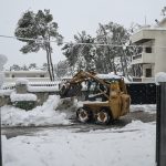 Οι 48 ώρες που θα παγώσει η Ελλάδα: Τα χιόνια στα βόρεια της Αττικής και το θερμικό σοκ των 35 βαθμών