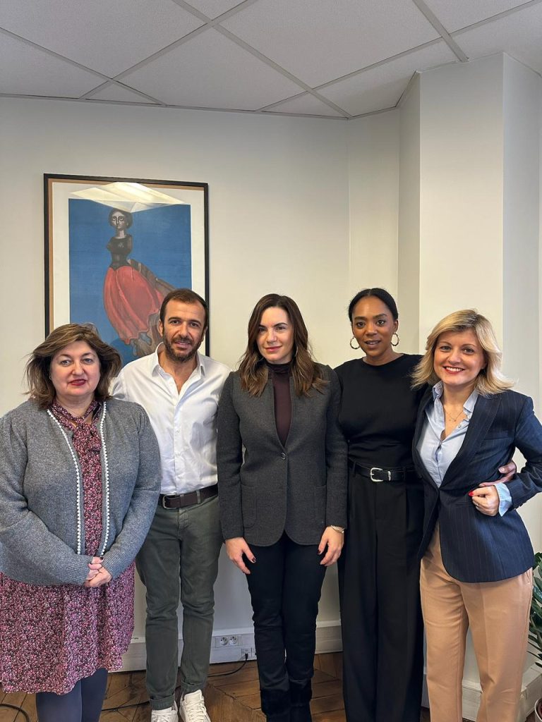 Όλγα Κεφαλογιάννη στη Le Figaro: Επενδύσεις και νέα προϊόντα για αύξηση τουριστικών εισπράξεων