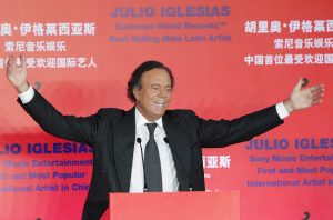 Ο Χούλιο Ιγκλέσιας κατηγορείται για σεξουαλική κακοποίηση δύο γυναικών