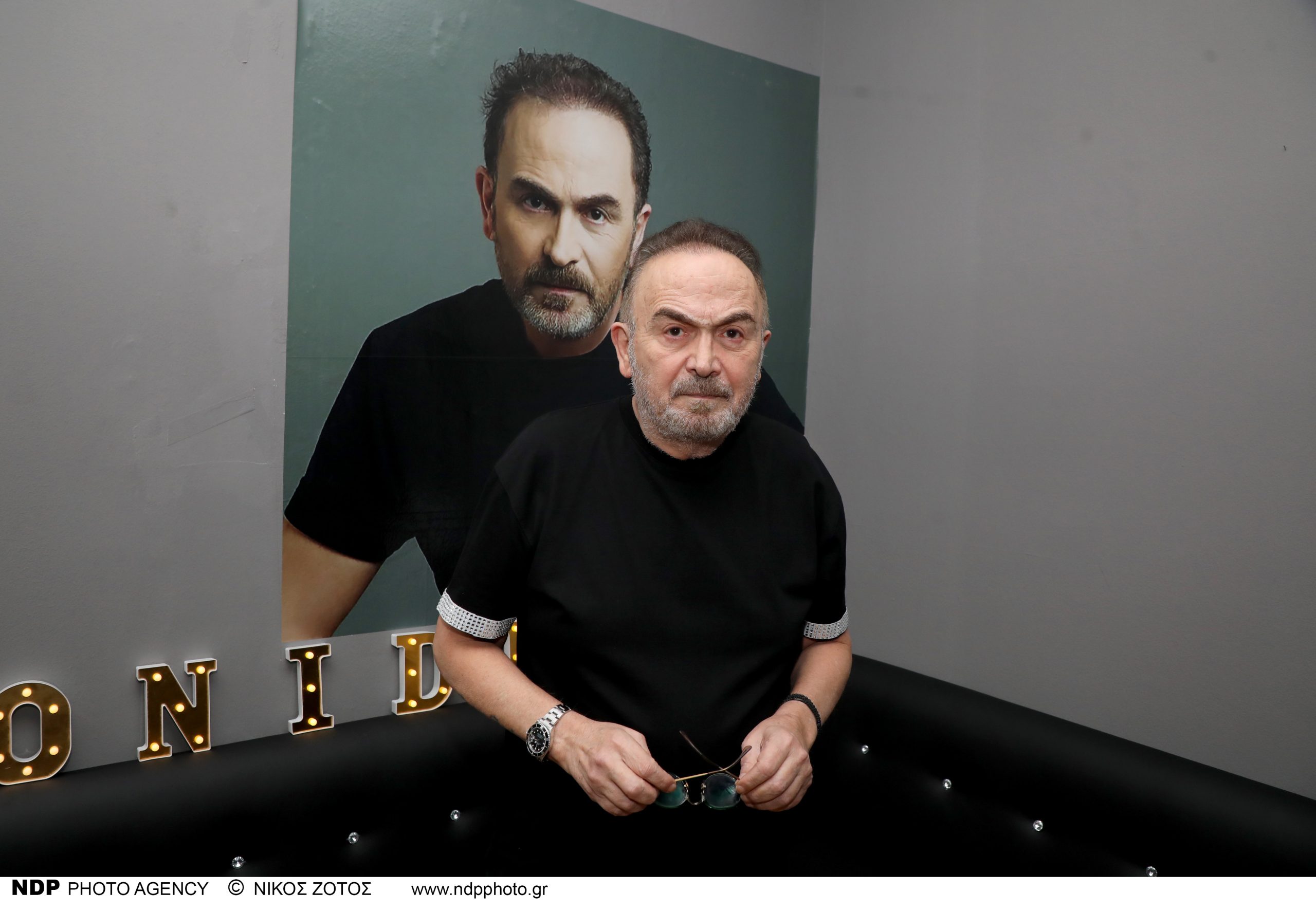 &Tau;&alpha; &theta;&alpha;ύ&mu;&alpha; &tau;&omicron;&upsilon; &Sigma;&tau;&alpha;&mu;ά&tau;&eta; &Gamma;&omicron;&nu;ί&delta;&eta;: &Pi;&alpha;&iota;&delta;ί &xi;ύ&pi;&nu;&eta;&sigma;&epsilon; &alpha;&pi;ό &kappa;ώ&mu;&alpha; ό&tau;&alpha;&nu; &tau;&omicron;&upsilon; &tau;&rho;&alpha;&gamma;&omicron;ύ&delta;&eta;&sigma;&epsilon; &sigma;&tau;&omicron; &alpha;&upsilon;&tau;ί (video)