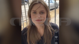 Λόρα: «Ωχ Θεέ μου, σε κλείνω έρχεται…» – Η δύσκολη σχέση με τον πατέρα της και η ζωή που ορκίστηκε να αφήσει πίσω της