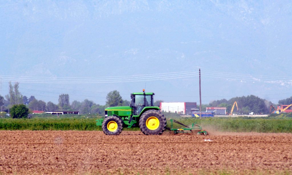 Συμφωνία ΕΕ – Mercosur: Ελαιόλαδο, φέτα και ΠΟΠ προϊόντα στο επίκεντρο – Τι κερδίζουν και τι φοβούνται οι αγρότες