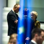 Μακρόν: «Απαράδεκτες» οι δασμολογικές αυξήσεις των ΗΠΑ – «Παγωμένες» αντιδράσεις των άλλων Ευρωπαίων