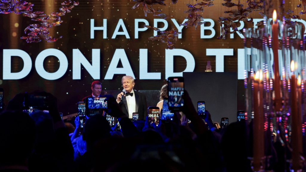 2026 01 01T041453Z 805223581 RC21SIAEWZL0 RTRMADP 5 USA TRUMP