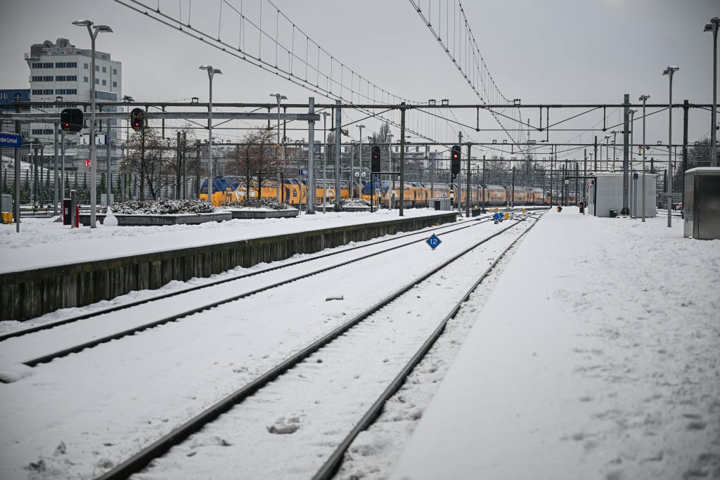 Σοβαρά προβλήματα από τις σφοδρές χιονοπτώσεις σε Γαλλία, Ολλανδία και Βρετανία
