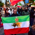 Μαζικές διαδηλώσεις στην Τεχεράνη και πολλές πόλεις του Ιράν – Πυροβολισμοί και δεκάδες νεκροί (video)