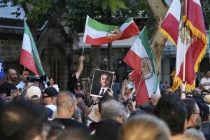 Ξεχειλίζει η λαϊκή οργή στο Ιράν: Γιατρός κάνει λόγο για 217 νεκρούς από τις αντικυβερνητικές διαδηλώσεις