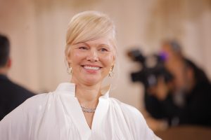 Η Πάμελα Άντερσον ένιωσε «αηδία» όταν βρέθηκε κοντά στον Σεθ Ρόγκεν στις Χρυσές Σφαίρες