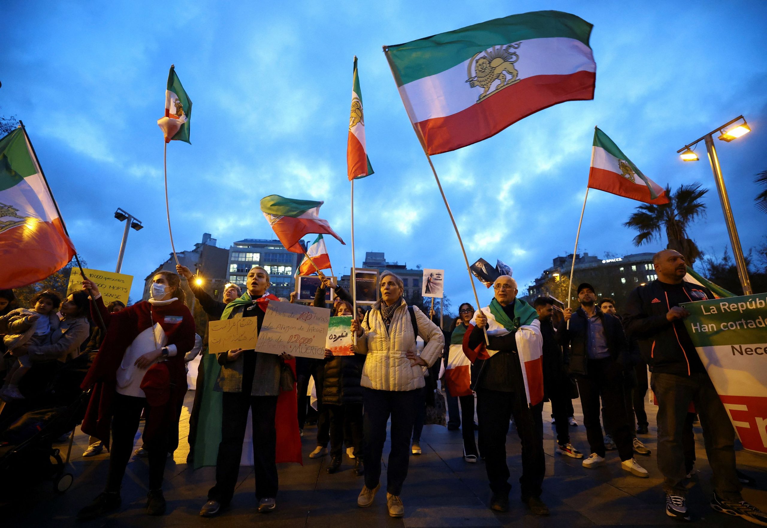 Η Μαδρίτη καλεί τους Ισπανούς που βρίσκονται στο Ιράν να εγκαταλείψουν τη χώρα