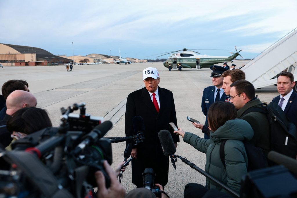 Τραμπ: Ενημερώθηκα ότι το Ιράν σταματά τις εκτελέσεις – «Τύμπανα πολέμου» στη Μέση Ανατολή