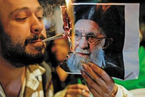 Ιράν: Οι μουλάδες φοβούνται τον λαό κι ένας εμφύλιος έχει ξεκινήσει